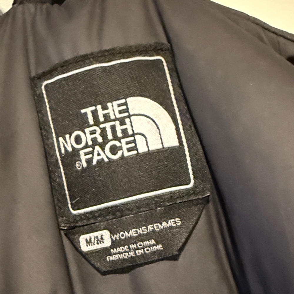 The North Face women’s navy M down puffer coat. EUC. - Picture 8 of 14